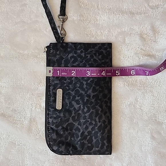 RFID Baggallini animal print black wristlet wallet - Picture 6 of 7